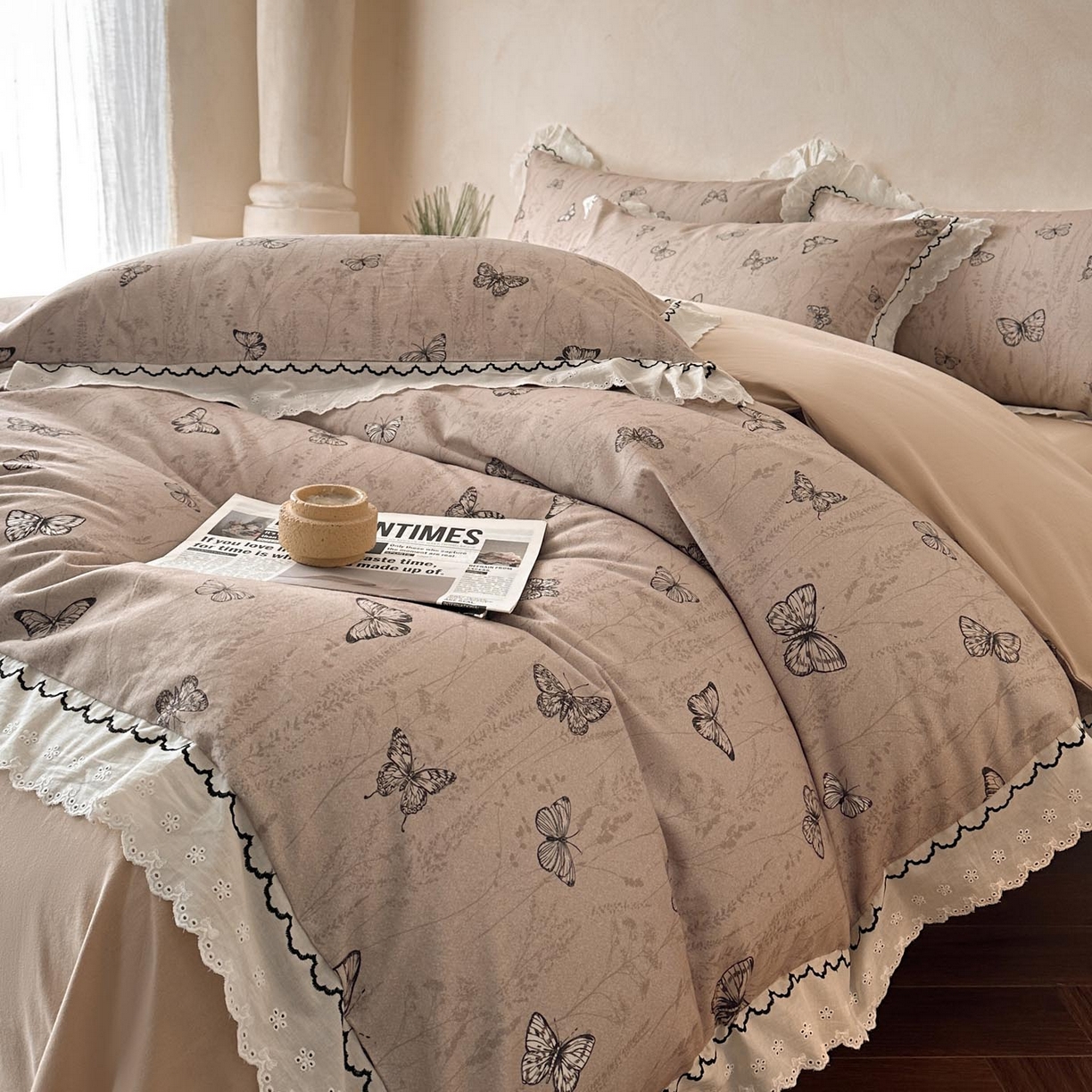 91家纺网 家纺一手货源 找家纺 涵宸家纺 2025新款全棉磨毛印花四件套-雅漾 梦蝶-咖