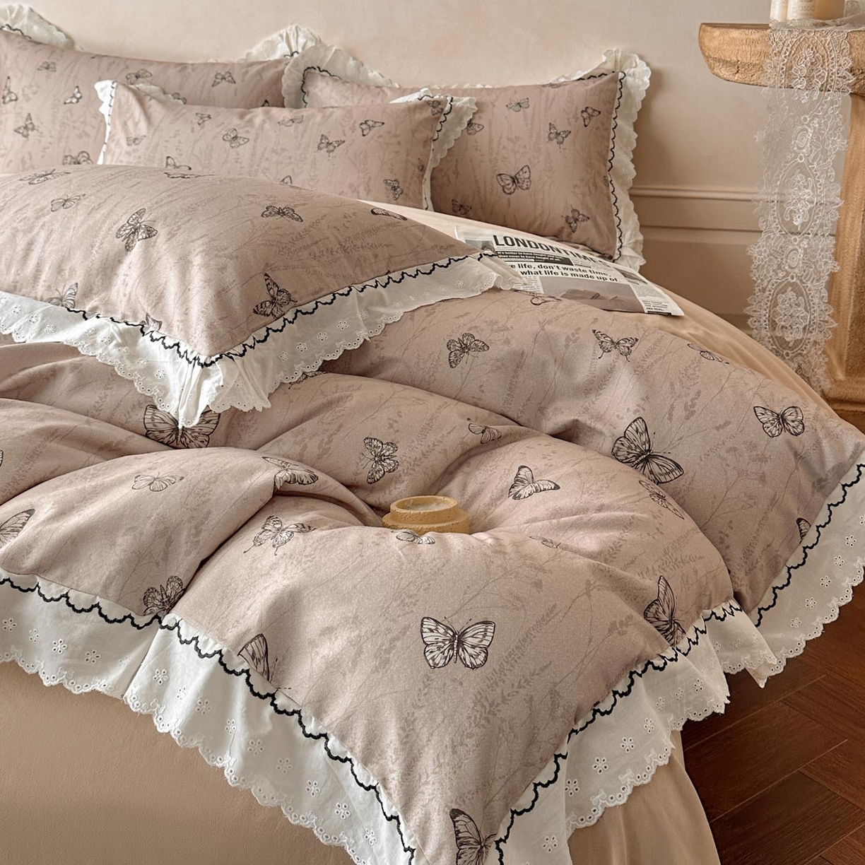 91家纺网 家纺一手货源 找家纺 涵宸家纺 2025新款全棉磨毛印花四件套-雅漾 梦蝶-咖