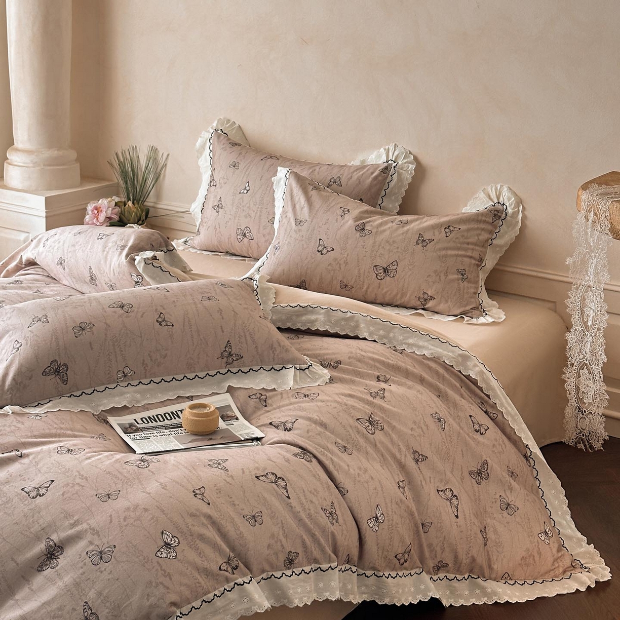 91家纺网 家纺一手货源 找家纺 涵宸家纺 2025新款全棉磨毛印花四件套-雅漾 梦蝶-咖