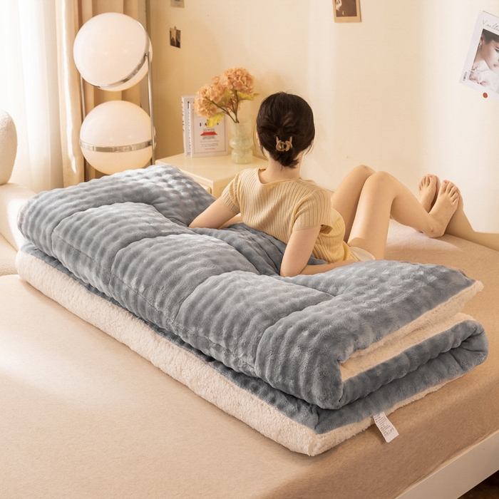 91家纺网 家纺一手货源 找家纺 （总）米乐被业 2025新款高克重兔毛绒床垫,高级灰,咖色,青草绿,少女粉,组合图仅供参考