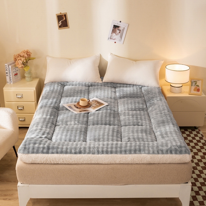 91家纺网 家纺一手货源 找家纺 米乐被业 2025新款高克重兔毛绒床垫 高级灰