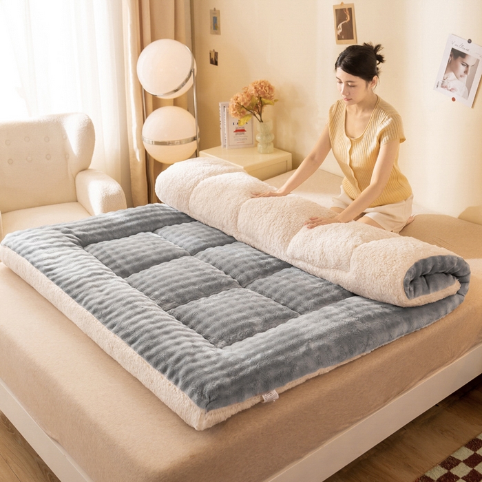 91家纺网 家纺一手货源 找家纺 米乐被业 2025新款高克重兔毛绒床垫 高级灰