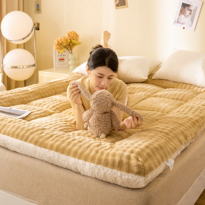 91家纺网 家纺一手货源 找家纺 米乐被业 2025新款高克重兔毛绒床垫 咖色