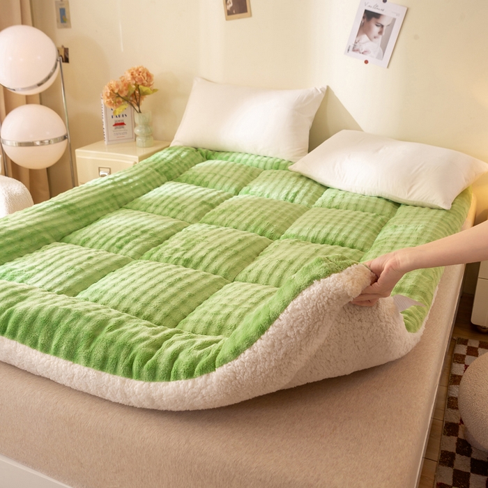 91家纺网 家纺一手货源 找家纺 米乐被业 2025新款高克重兔毛绒床垫 青草绿