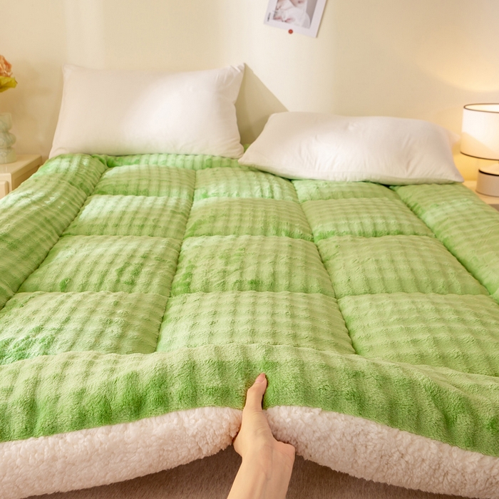 91家纺网 家纺一手货源 找家纺 米乐被业 2025新款高克重兔毛绒床垫 青草绿