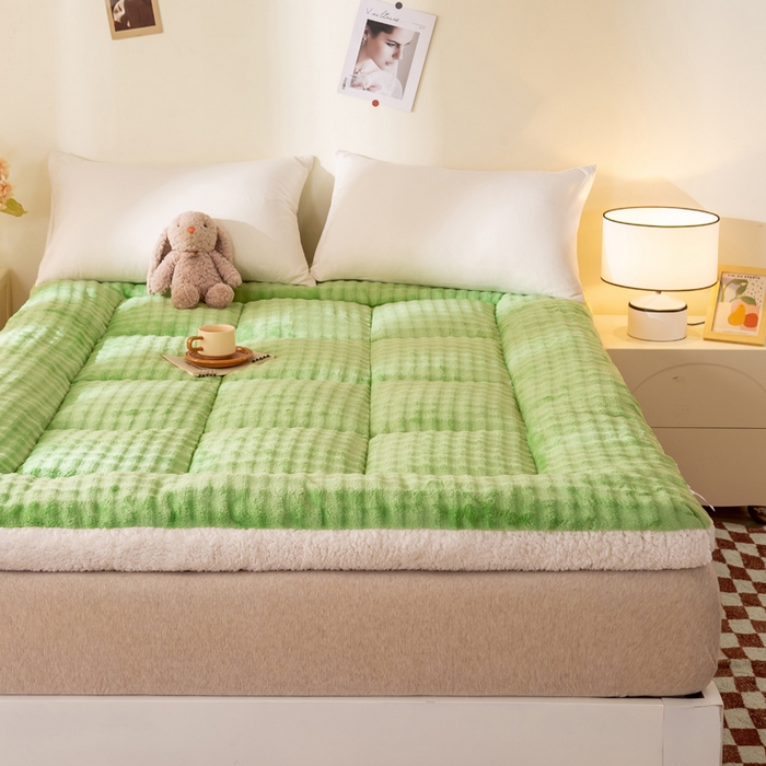 91家纺网 家纺一手货源 找家纺 米乐被业 2025新款高克重兔毛绒床垫 青草绿