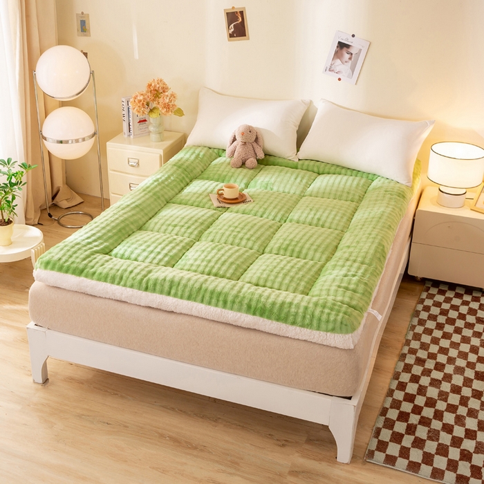 91家纺网 家纺一手货源 找家纺 米乐被业 2025新款高克重兔毛绒床垫 青草绿