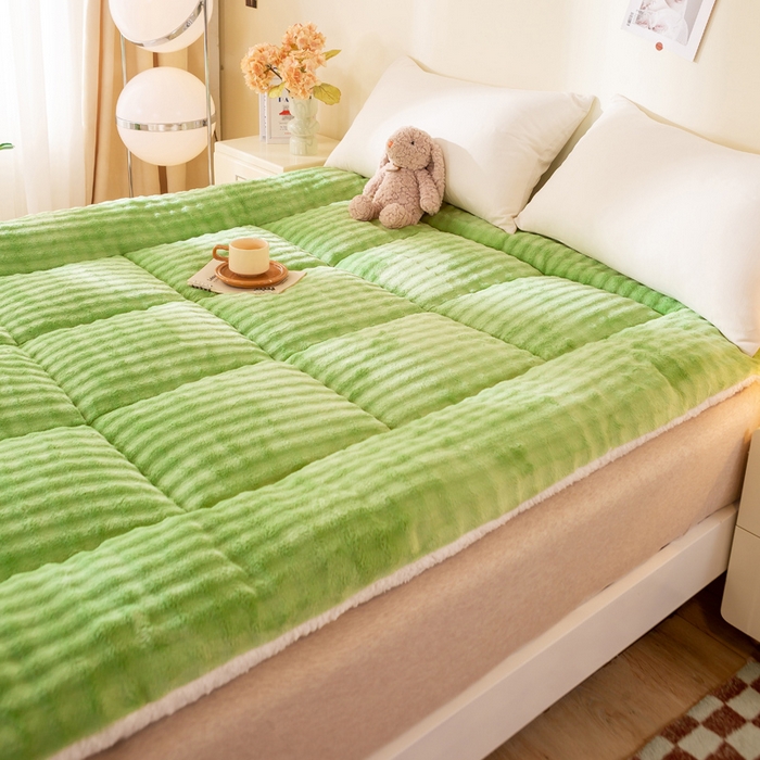 91家纺网 家纺一手货源 找家纺 米乐被业 2025新款高克重兔毛绒床垫 青草绿