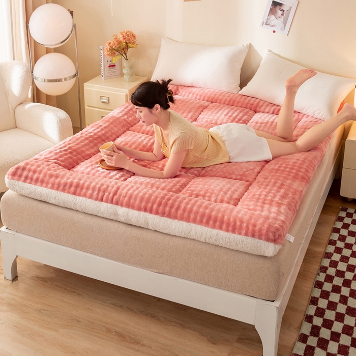 91家纺网 家纺一手货源 找家纺 米乐被业 2025新款高克重兔毛绒床垫 少女粉