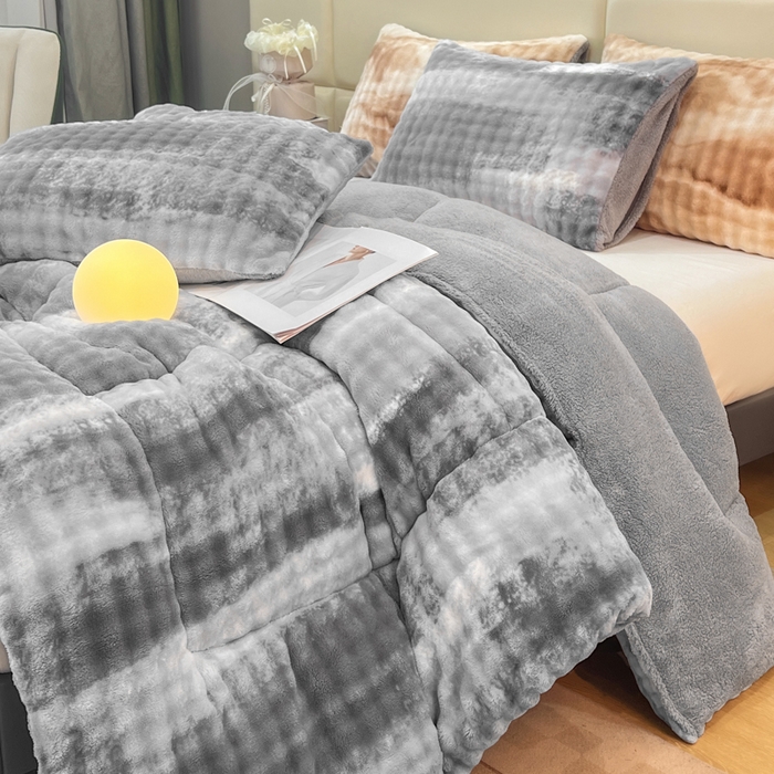 91家纺网 家纺一手货源 找家纺 米乐被业 2025新款兔毛羊羔绒冬被被子被芯 渐变灰