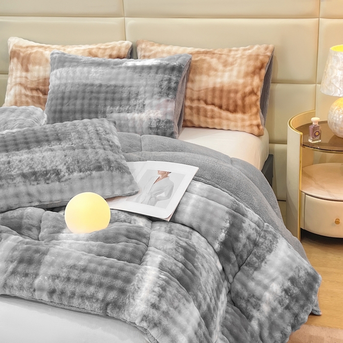 91家纺网 家纺一手货源 找家纺 米乐被业 2025新款兔毛羊羔绒冬被被子被芯 渐变灰