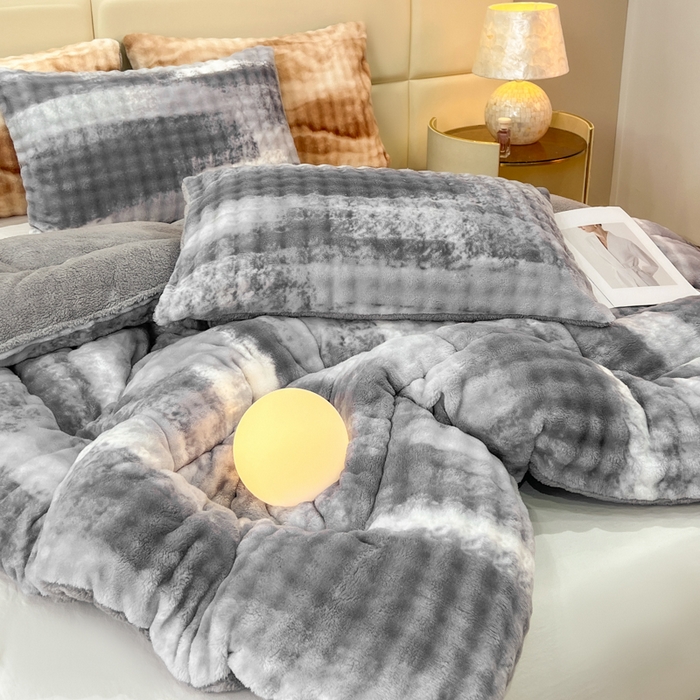 91家纺网 家纺一手货源 找家纺 米乐被业 2025新款兔毛羊羔绒冬被被子被芯 渐变灰