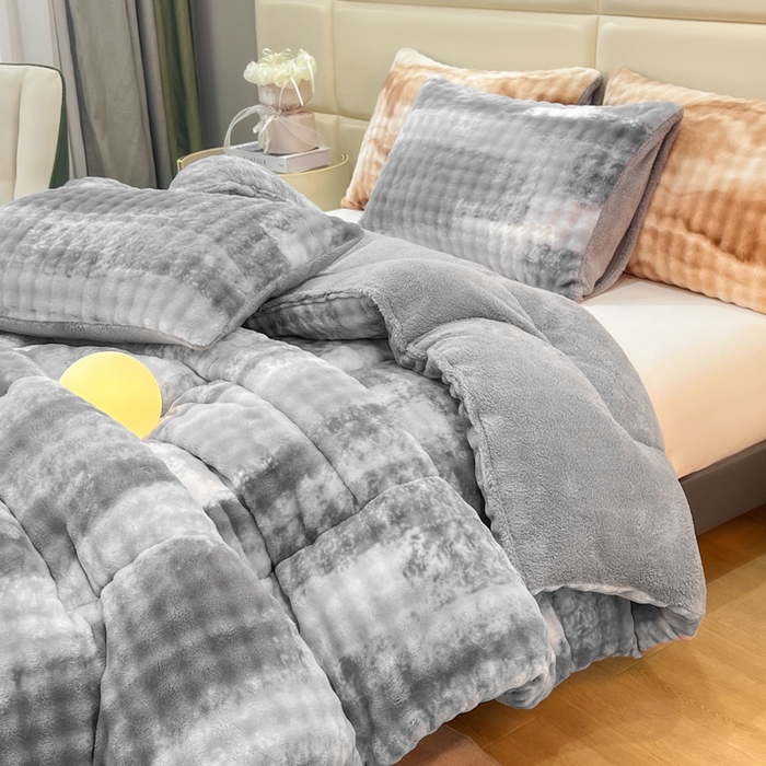 91家纺网 家纺一手货源 找家纺 米乐被业 2025新款兔毛羊羔绒冬被被子被芯 渐变灰