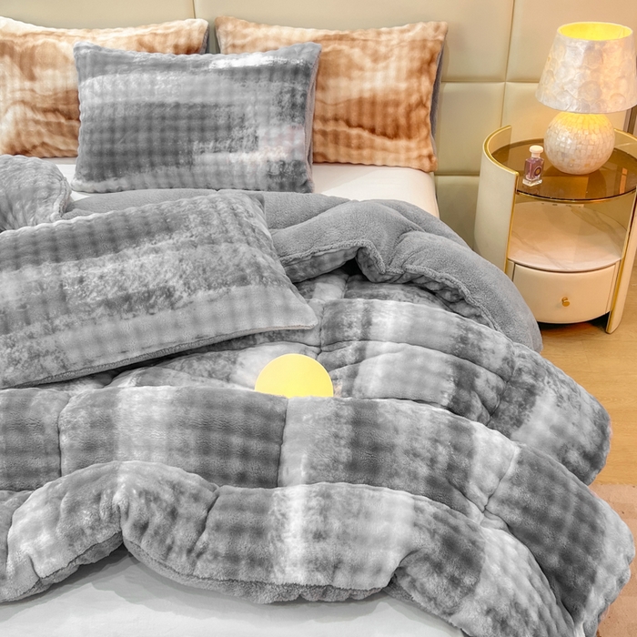 91家纺网 家纺一手货源 找家纺 米乐被业 2025新款兔毛羊羔绒冬被被子被芯 渐变灰