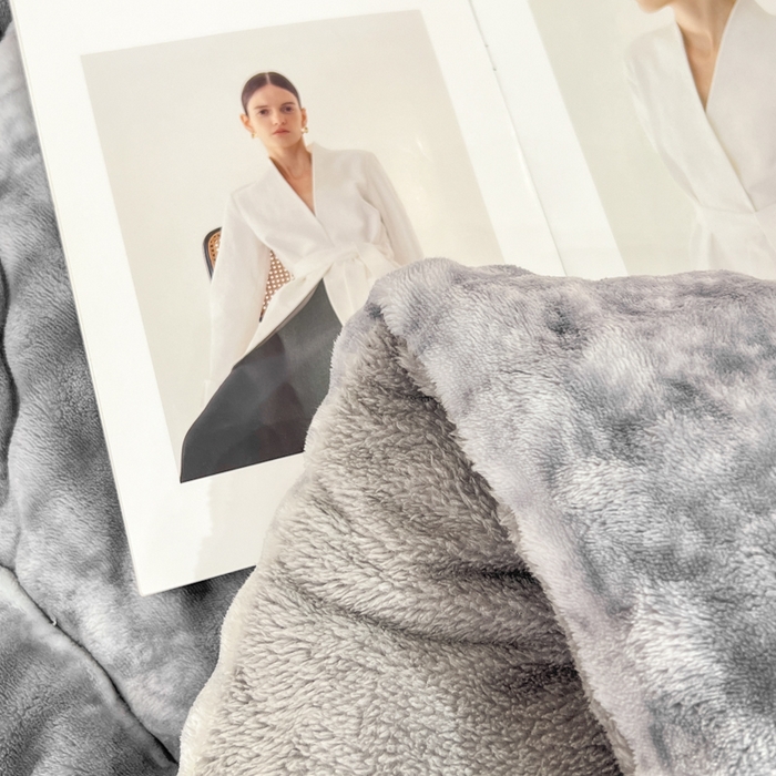 91家纺网 家纺一手货源 找家纺 米乐被业 2025新款兔毛羊羔绒冬被被子被芯 渐变灰