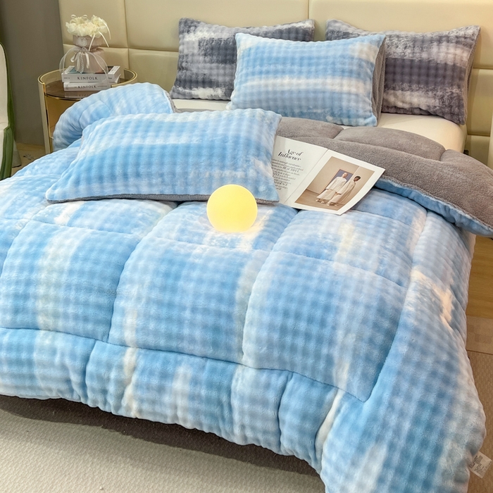 91家纺网 家纺一手货源 找家纺 米乐被业 2025新款兔毛羊羔绒冬被被子被芯 渐变蓝