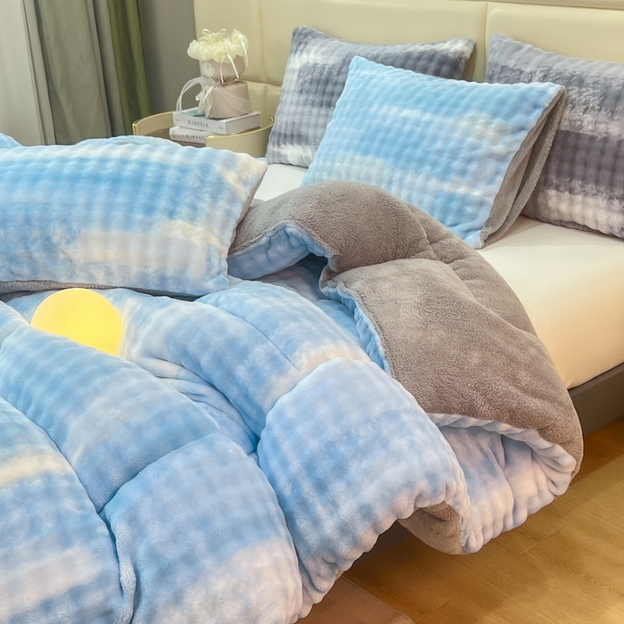 91家纺网 家纺一手货源 找家纺 米乐被业 2025新款兔毛羊羔绒冬被被子被芯 渐变蓝