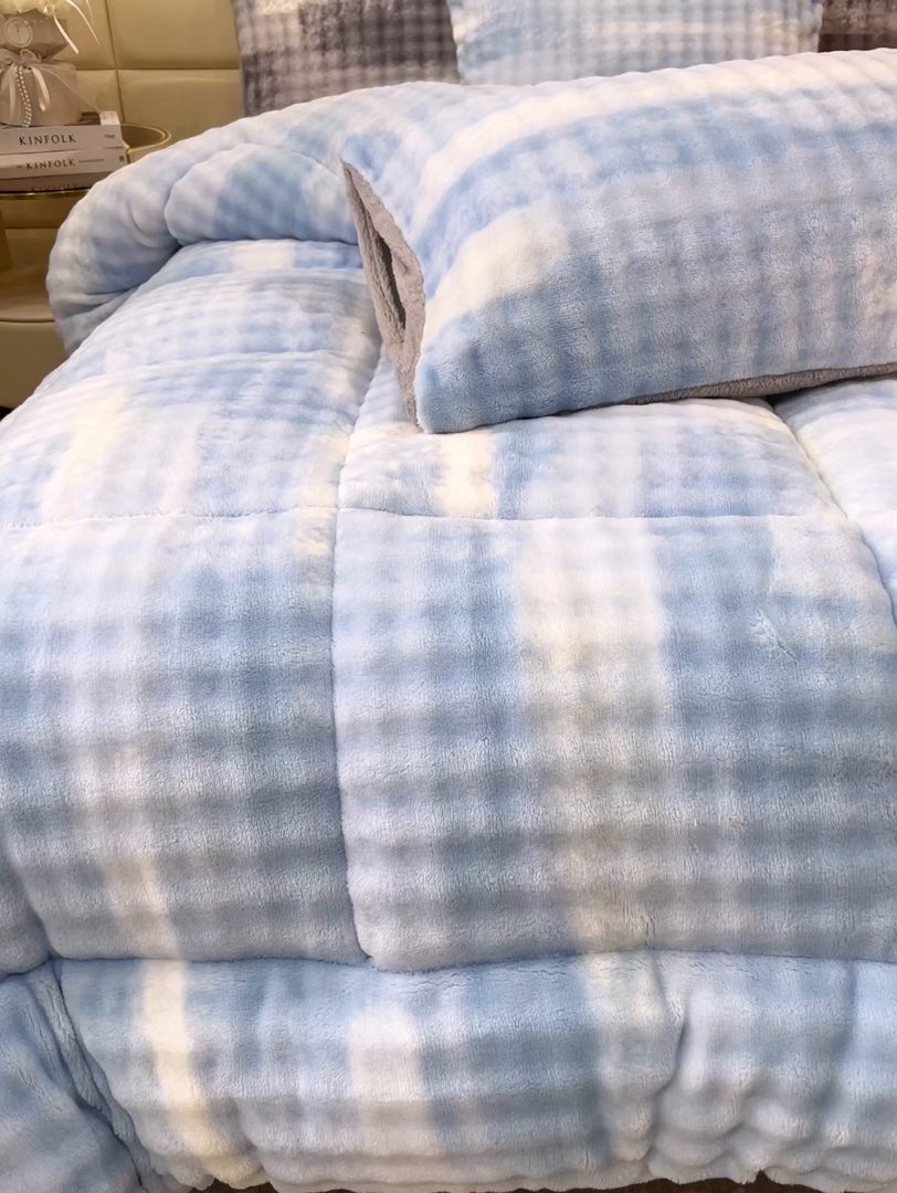 91家纺网 家纺一手货源 找家纺 米乐被业 2025新款兔毛羊羔绒冬被被子被芯 渐变蓝