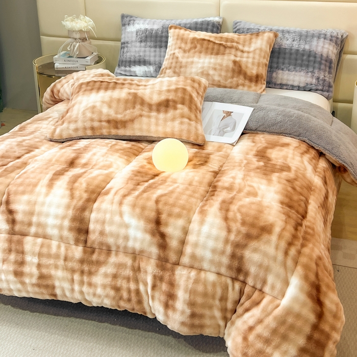 91家纺网 家纺一手货源 找家纺 米乐被业 2025新款兔毛羊羔绒冬被被子被芯 渐变奶咖