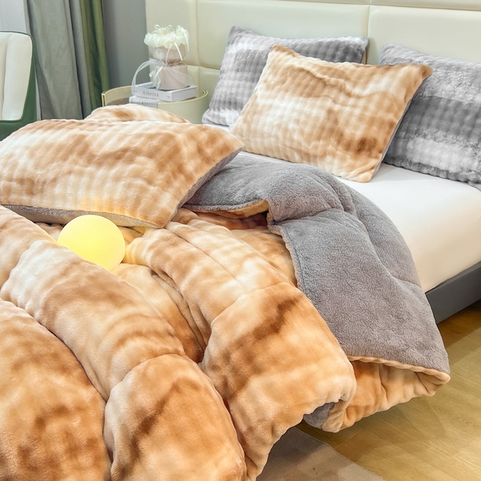 91家纺网 家纺一手货源 找家纺 米乐被业 2025新款兔毛羊羔绒冬被被子被芯 渐变奶咖