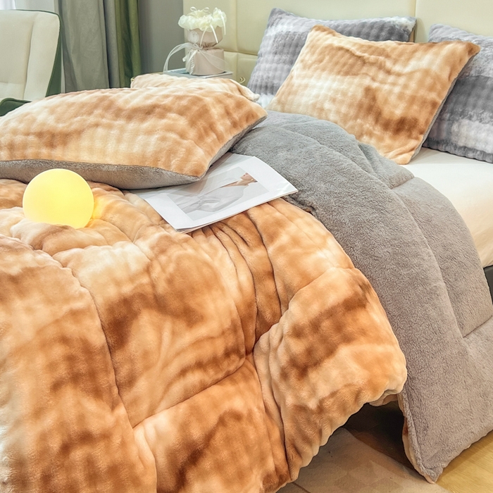 91家纺网 家纺一手货源 找家纺 米乐被业 2025新款兔毛羊羔绒冬被被子被芯 渐变奶咖