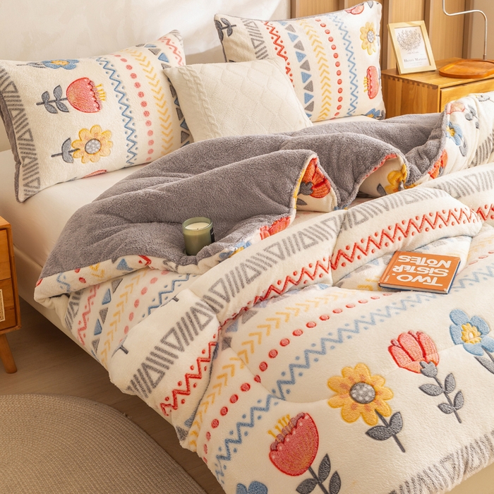 91家纺网 家纺一手货源 找家纺 米乐被业 2025新款雪花绒冬被法莱绒被子被芯波西米亚