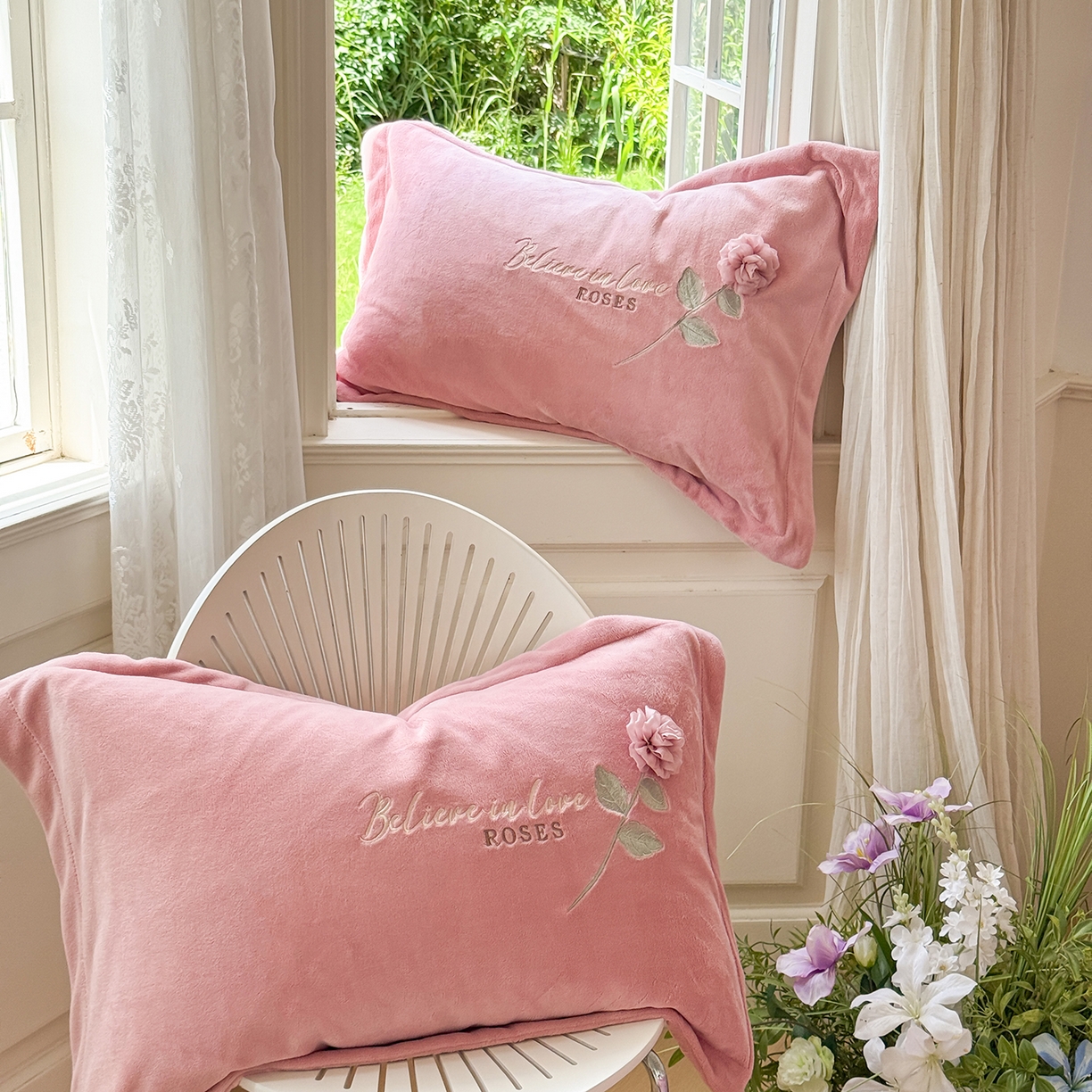 91家纺网 家纺一手货源 找家纺 （总）恋尚羽家纺 2025新款加厚消光牛奶绒绣花四件套 手工花朵工艺款 宝宝绒 精包装