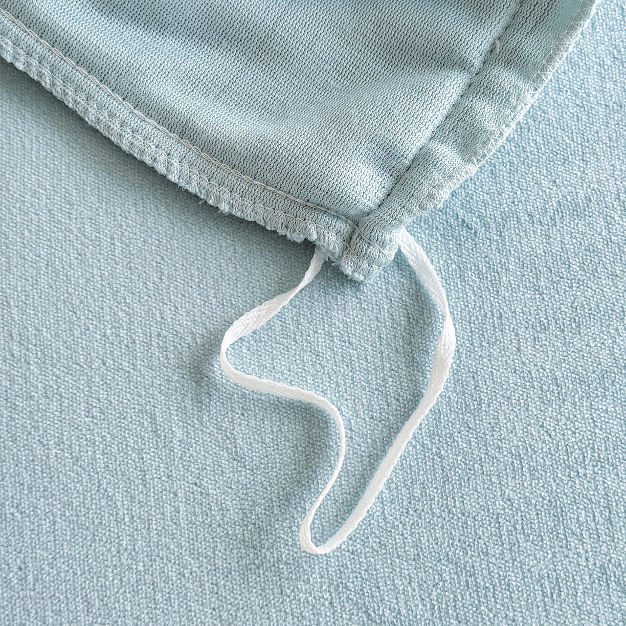 91家纺网 家纺一手货源 找家纺 恋尚羽家纺 2025新款加厚消光牛奶绒绣花四件套 手工花朵工艺款 宝宝绒 精包装 兰色