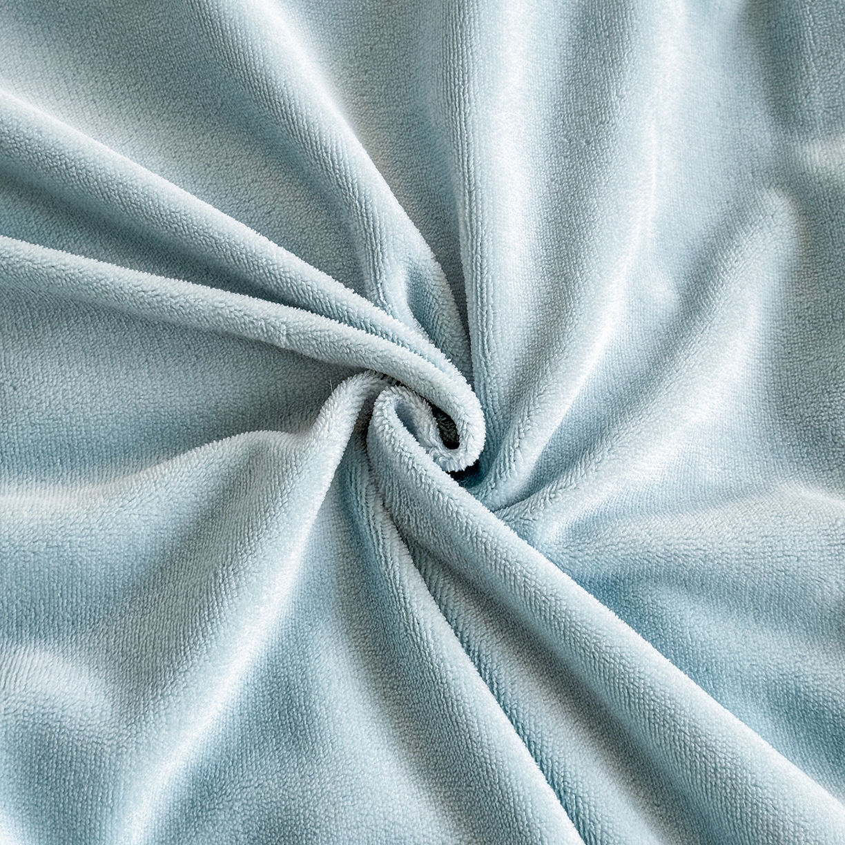 91家纺网 家纺一手货源 找家纺 恋尚羽家纺 2025新款加厚消光牛奶绒绣花四件套 手工花朵工艺款 宝宝绒 精包装 兰色