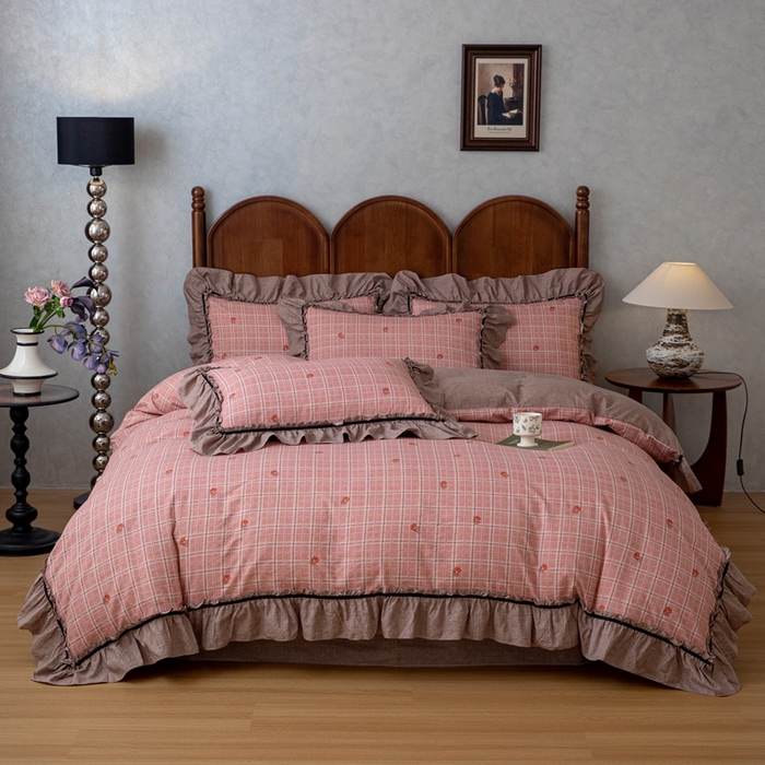 91家纺网 家纺一手货源 找家纺 芯贝儿 2025新款加厚原麻复古风亚麻皱皱双层纱水洗m花边四件套 简格--红