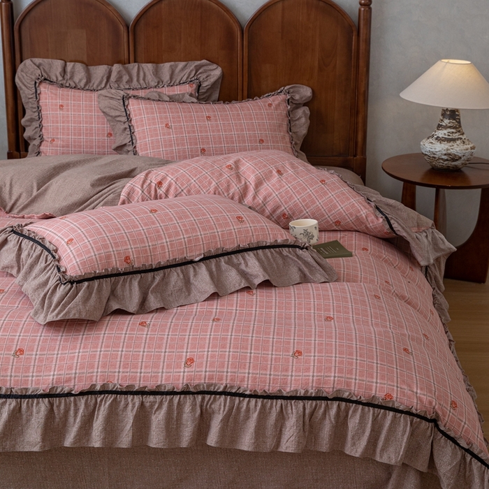 91家纺网 家纺一手货源 找家纺 芯贝儿 2025新款加厚原麻复古风亚麻皱皱双层纱水洗m花边四件套 简格--红