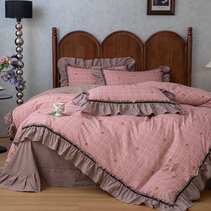 91家纺网 家纺一手货源 找家纺 芯贝儿 2025新款加厚原麻复古风亚麻皱皱双层纱水洗m花边四件套 简格--红