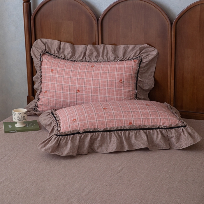 91家纺网 家纺一手货源 找家纺 芯贝儿 2025新款加厚原麻复古风亚麻皱皱双层纱水洗m花边四件套 简格--红