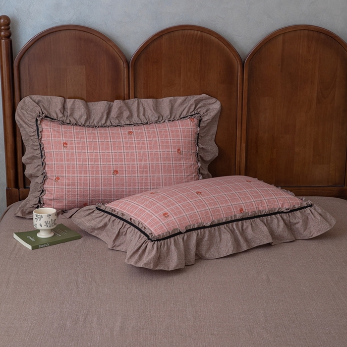 91家纺网 家纺一手货源 找家纺 芯贝儿 2025新款加厚原麻复古风亚麻皱皱双层纱水洗m花边四件套 简格--红