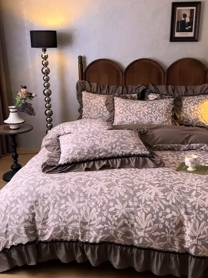 91家纺网 家纺一手货源 找家纺 芯贝儿 2025新款加厚原麻复古风亚麻皱皱双层纱水洗m花边四件套 玛丽时光