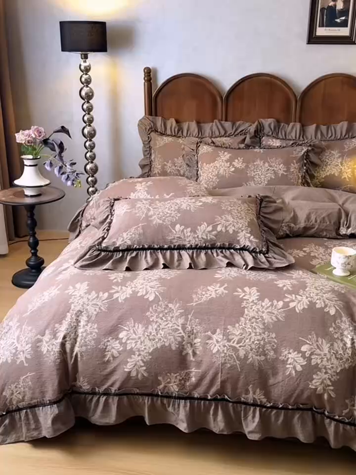 91家纺网 家纺一手货源 找家纺 芯贝儿 2025新款加厚原麻复古风亚麻皱皱双层纱水洗m花边四件套 秋意浓