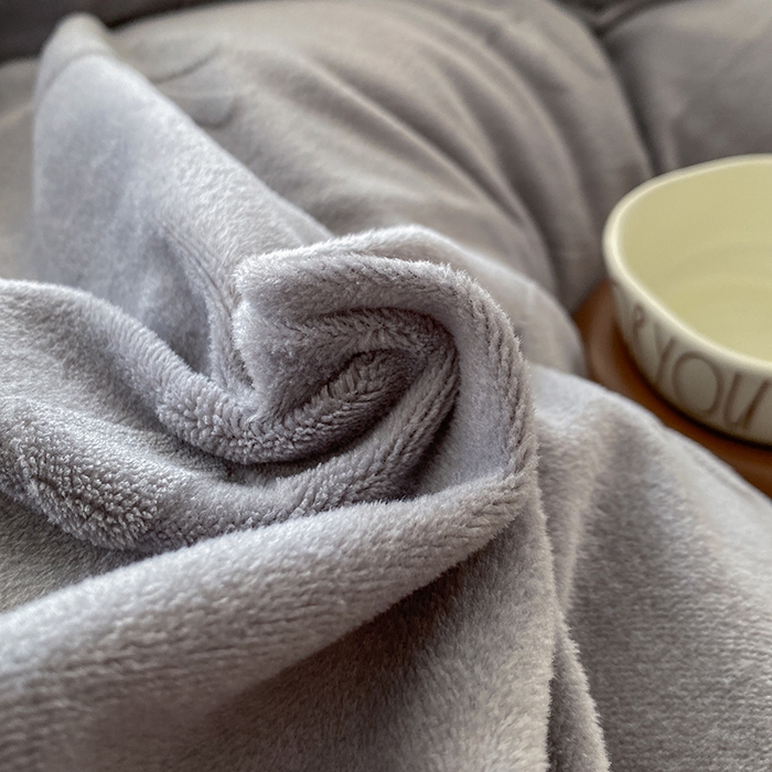 91家纺网 家纺一手货源 找家纺 恋尚羽家纺 2025新款韩版全消光烂花牛奶绒床盖四件套 蝴蝶-灰色