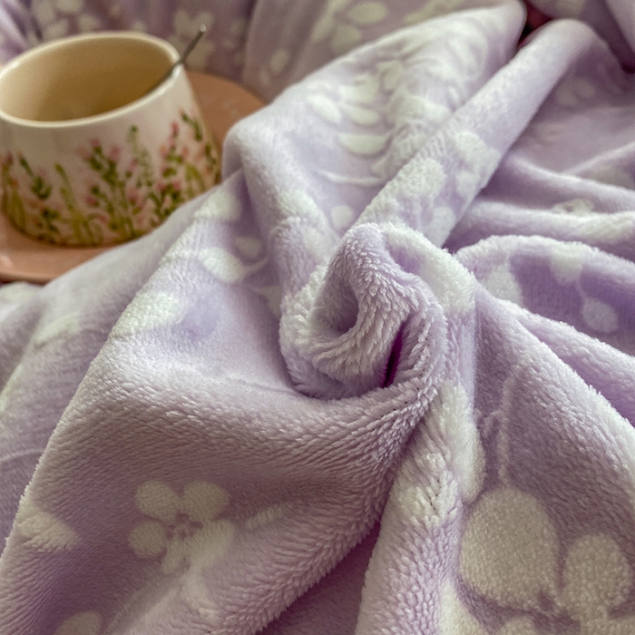 91家纺网 家纺一手货源 找家纺 恋尚羽家纺 2025新款韩版全消光烂花牛奶绒床盖四件套 樱花-紫色