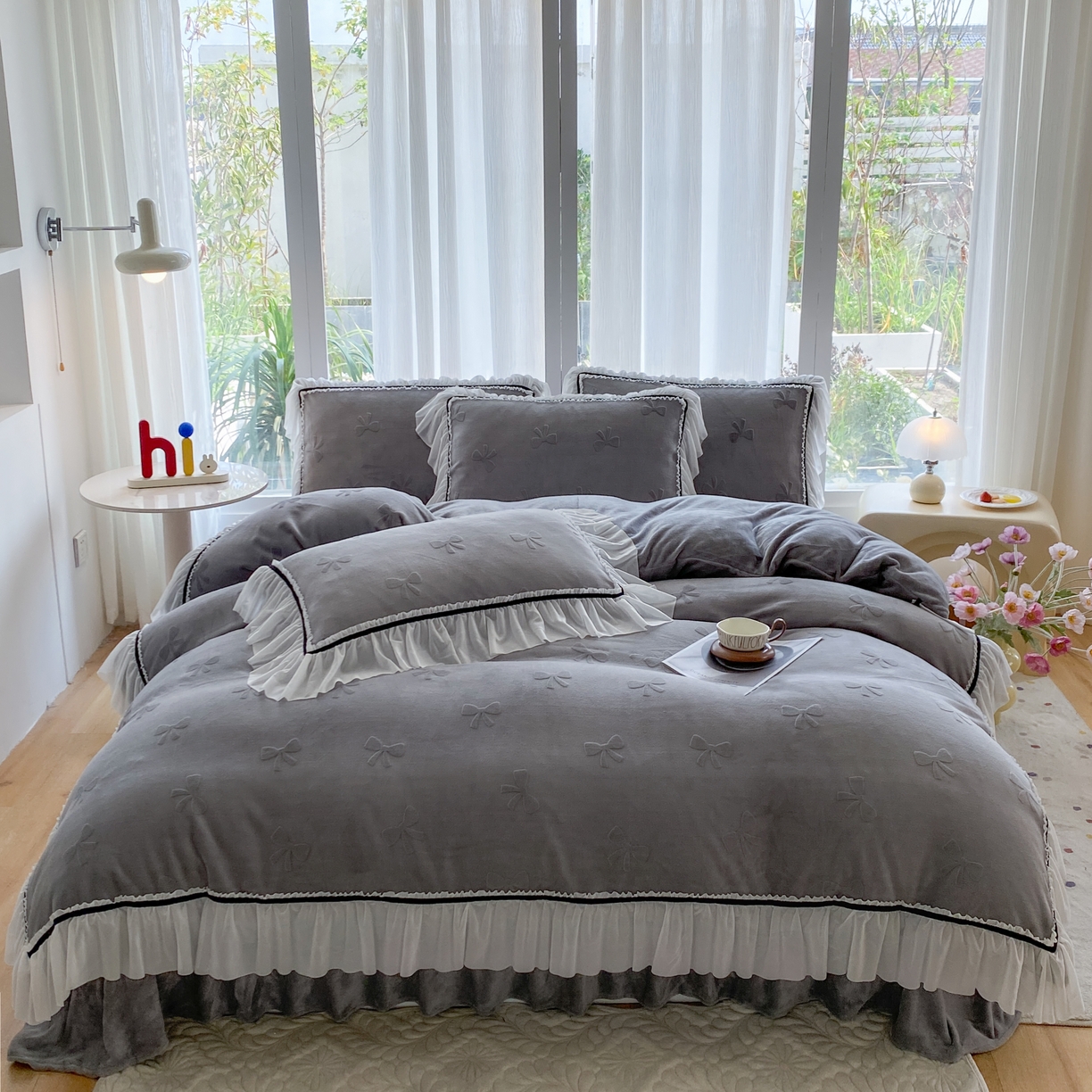 恋尚羽家纺 2025新款韩版全消光烂花牛奶绒床盖四件套 蝴蝶-灰色