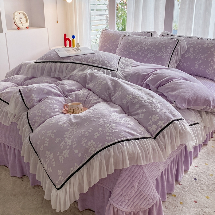 91家纺网 家纺一手货源 找家纺 恋尚羽家纺 2025新款韩版全消光烂花牛奶绒床盖四件套 樱花-紫色