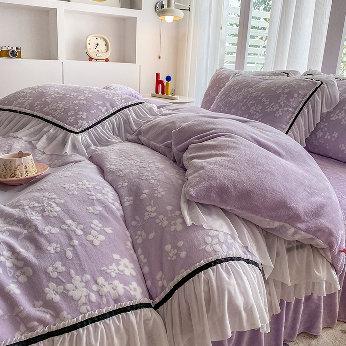 91家纺网 家纺一手货源 找家纺 恋尚羽家纺 2025新款韩版全消光烂花牛奶绒床盖四件套 樱花-紫色