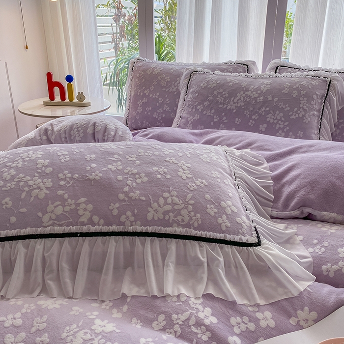 91家纺网 家纺一手货源 找家纺 恋尚羽家纺 2025新款韩版全消光烂花牛奶绒床盖四件套 樱花-紫色