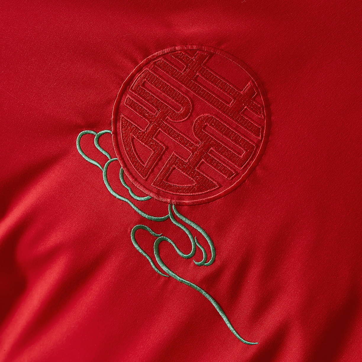 91家纺网 家纺一手货源 找家纺 丰淘家纺 2025新款新中式婚庆磨毛刺绣四件套 七彩祥云