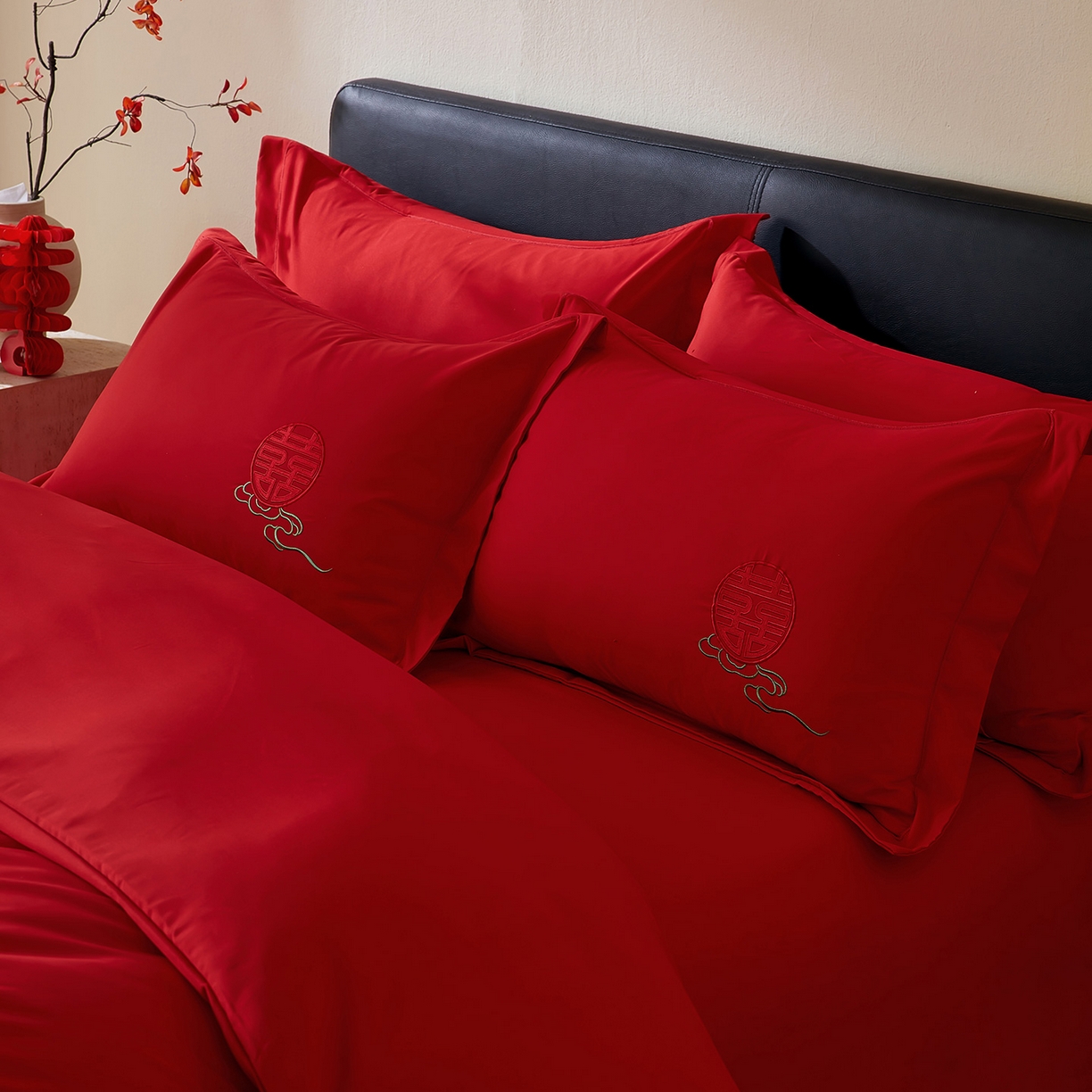 91家纺网 家纺一手货源 找家纺 丰淘家纺 2025新款新中式婚庆磨毛刺绣四件套 七彩祥云