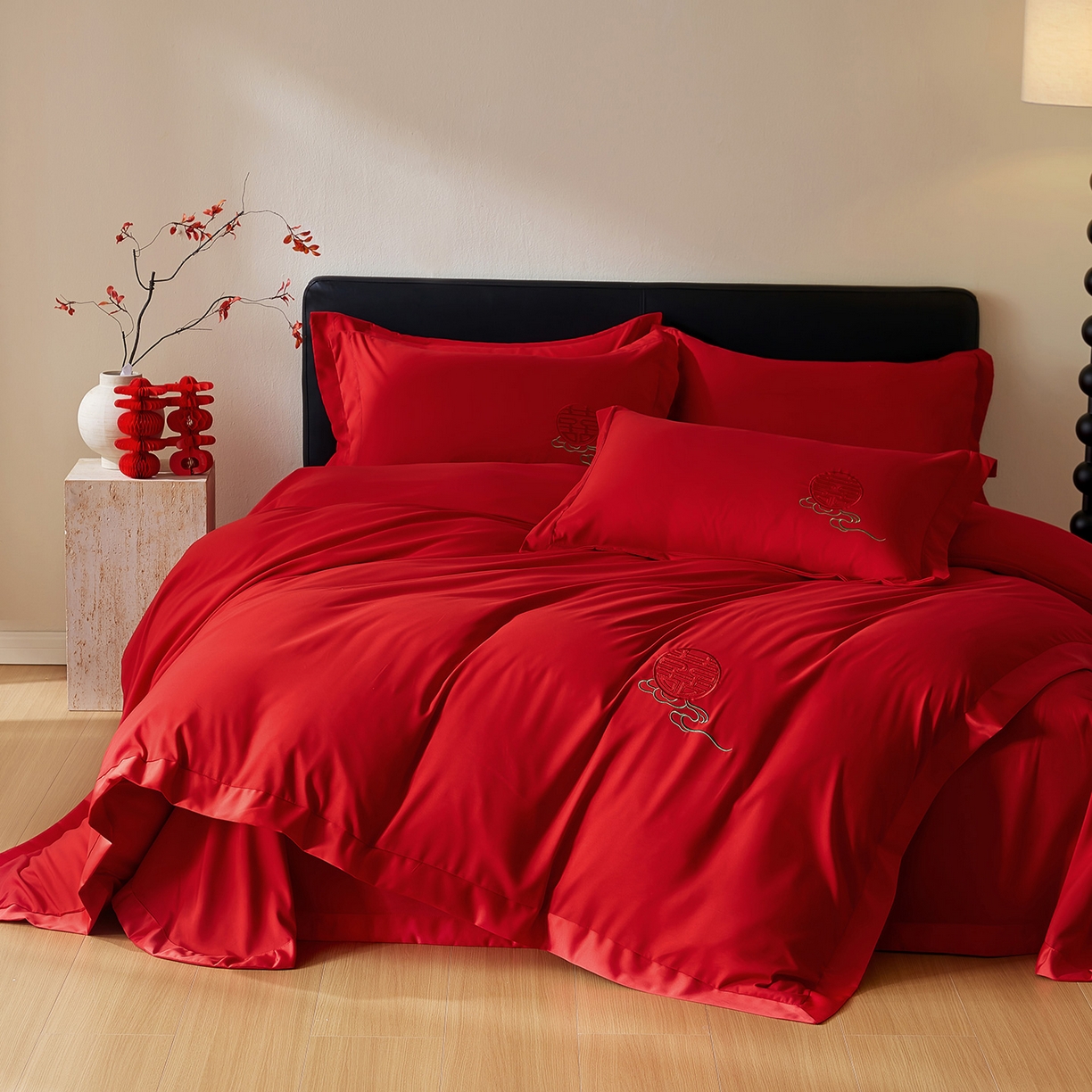 91家纺网 家纺一手货源 找家纺 丰淘家纺 2025新款新中式婚庆磨毛刺绣四件套 七彩祥云