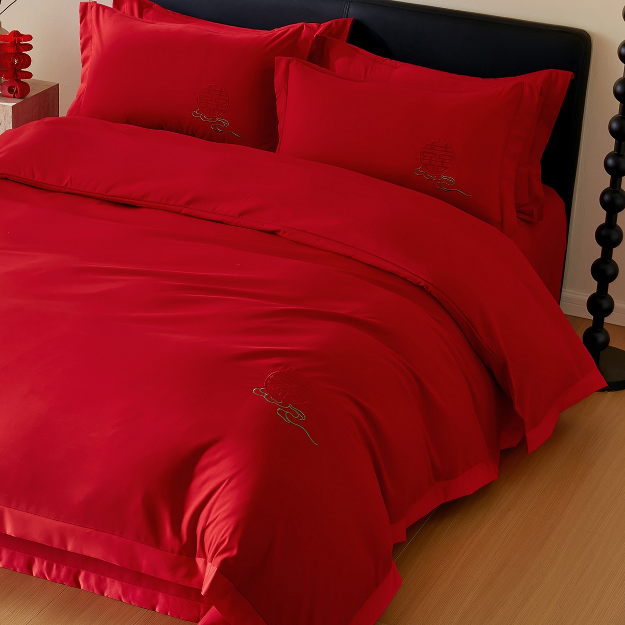 91家纺网 家纺一手货源 找家纺 丰淘家纺 2025新款新中式婚庆磨毛刺绣四件套 七彩祥云