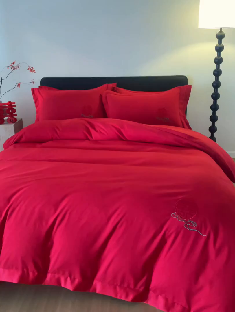 91家纺网 家纺一手货源 找家纺 丰淘家纺 2025新款新中式婚庆磨毛刺绣四件套 七彩祥云