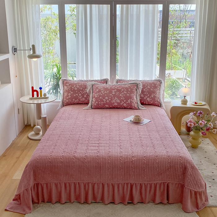 91家纺网 家纺一手货源 找家纺 恋尚羽家纺 2025新款韩版全消光烂花牛奶绒床盖四件套 樱花-豆沙