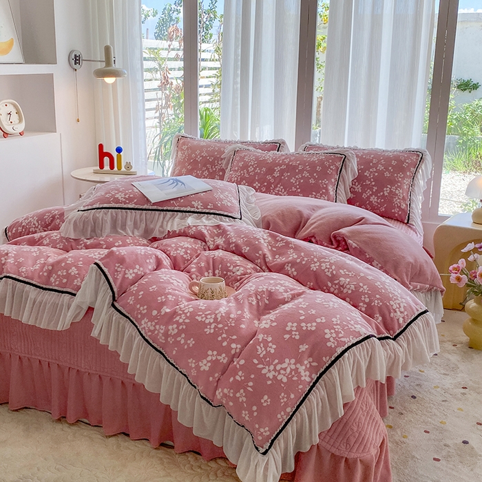 91家纺网 家纺一手货源 找家纺 恋尚羽家纺 2025新款韩版全消光烂花牛奶绒床盖四件套 樱花-豆沙