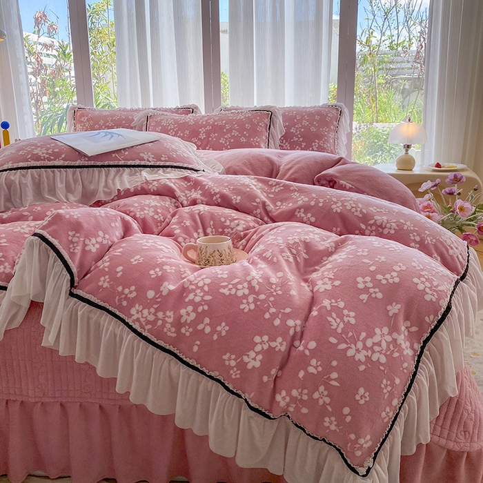 91家纺网 家纺一手货源 找家纺 恋尚羽家纺 2025新款韩版全消光烂花牛奶绒床盖四件套 樱花-豆沙